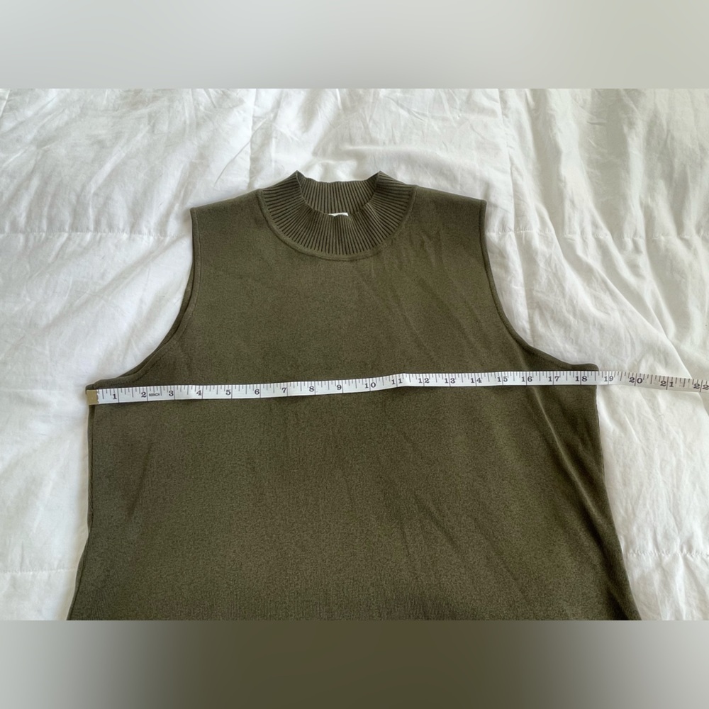 Exclusively Misook Sleeveless Knit Shell Top Olive Green Size M Mock Neck - Picture 6 of 7